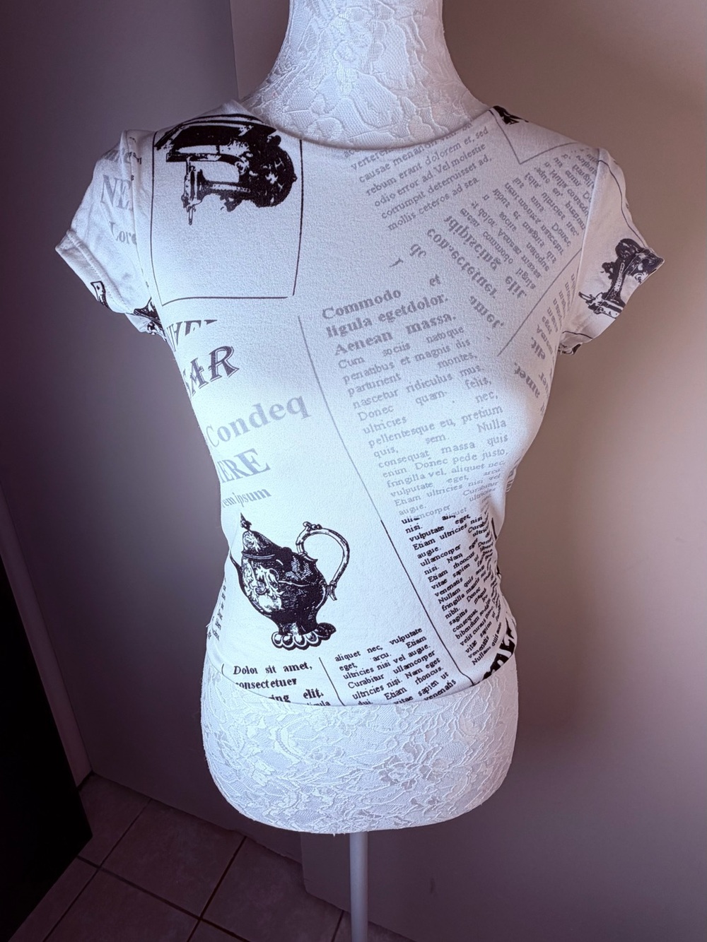 Women’s Newspaper-Print Short Sleeve Tee - White/Black